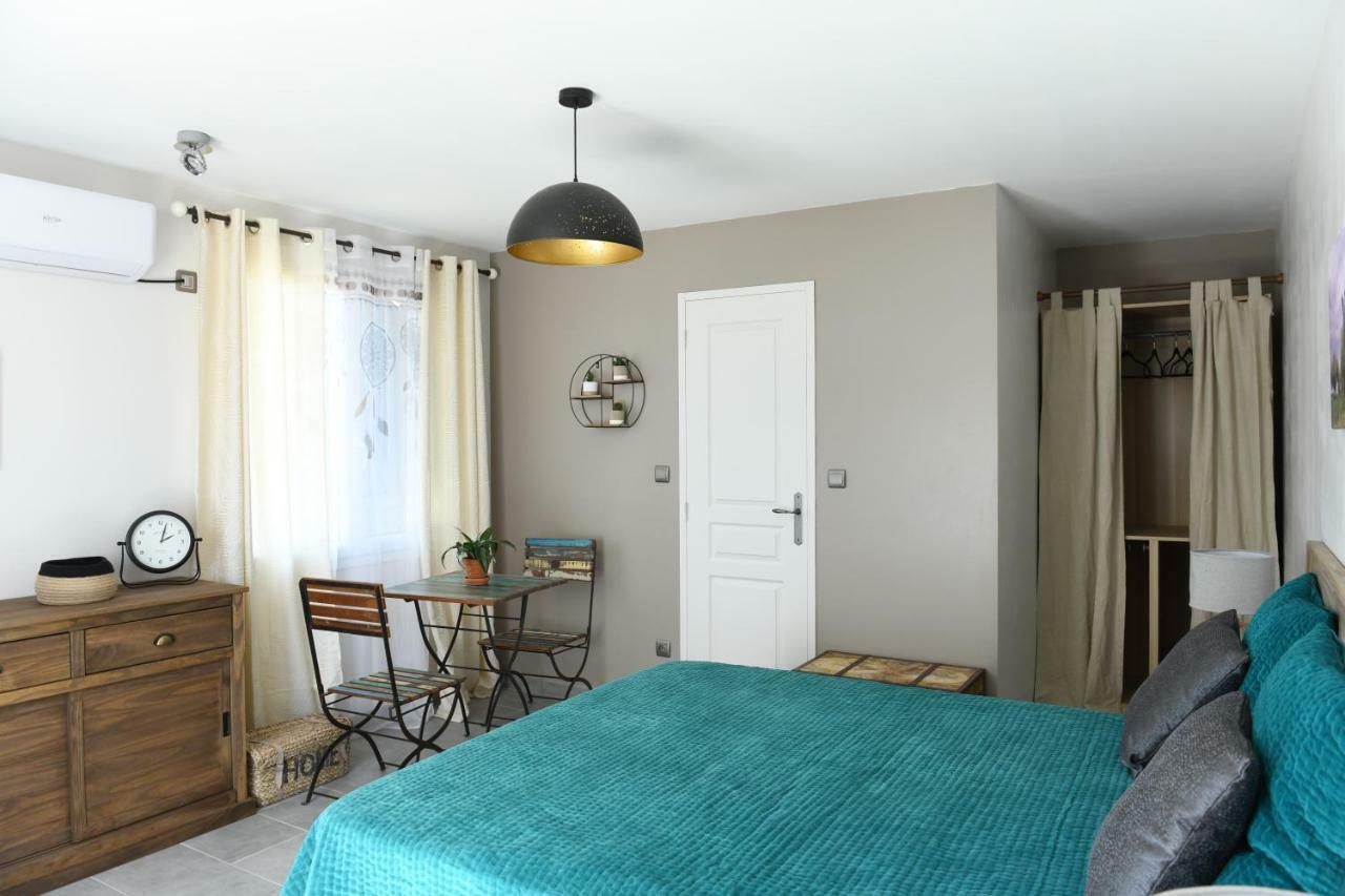 Chambre D'Hotes Du Charme Provencal Senas Exterior photo